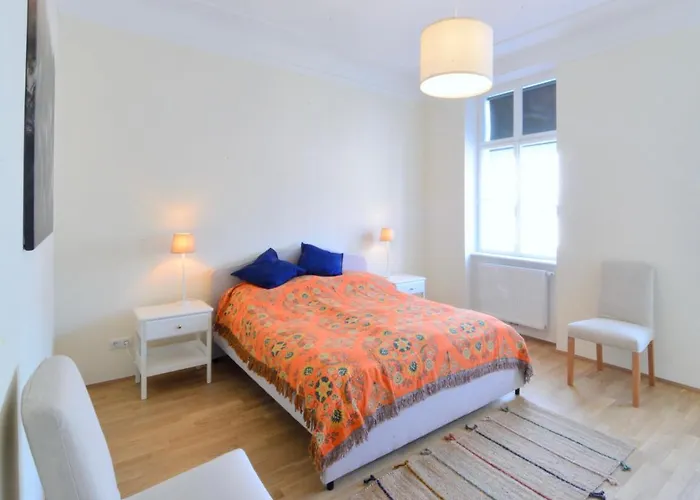 Apartment Spacious And Comfy With 3 Bedrooms *