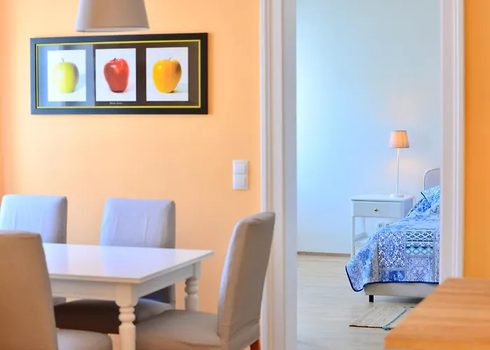 Spacious And Comfy With 3 Bedrooms Apartment *