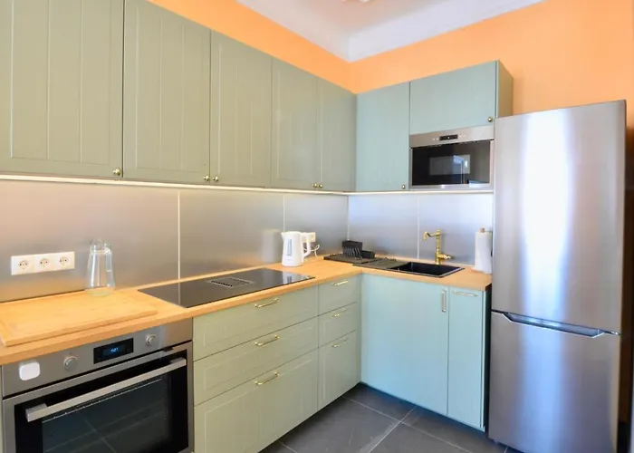 Spacious And Comfy With 3 Bedrooms Apartment